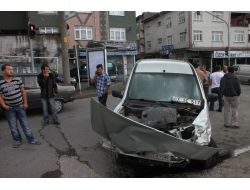 Kazaya Giden Ambulans Kaza Yaptı, Doktor Yaralandı