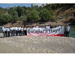 Chp'den Barajlara Karanfilli Protesto