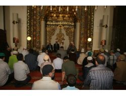 İslam'a Hakaret Eden Filme Tepki İçin Gül Dağıtıp, Mevlit Okuttular