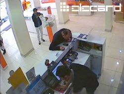 Kocaeli'nde Cep Telefonu Hırsızlığı Kameralara Yansıdı