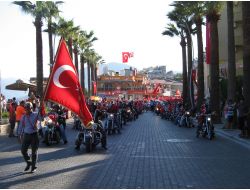 Marmaris'te Şehitleri Anma Ve Terörü Protesto Yürüyüşü