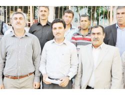 İşçiler Ak Parti Muş İl Binası Önünde Açıklama Yaptı