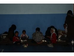 Afgan Mülteciler, Sivas'ta Spor Salonunda Konaklıyor