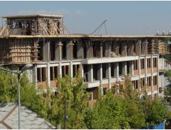 Kpss Sınavı İçin İnşaat İşçileri Kendilerine Zorunlu Mola Verdi