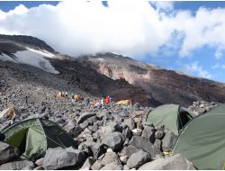 Konaklı Dağcılar Ağrı Dağı Zirvesinde
