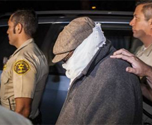 Yönetmenin başına ödül kondu