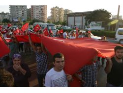 ŞEHİTLER İÇİN YÜRÜDÜLER