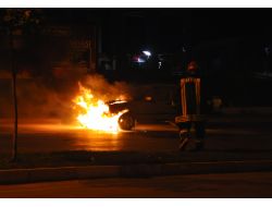 Seyir Halindeki Otomobil Alev Alev Yandı, Sürücü Zor Kurtuldu