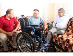 Başkan Tursun'dan Yürüyemeyen Vatandaşa Tekerlekli Sandalye