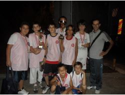 Emine Nakıboğlu, Sokak Basketbolunda 2 Kupa Kazandı