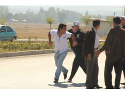 Annesi Kazada Yaralanan Genç, Ortalığı Birbirine Kattı