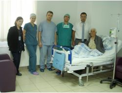 80 Yaşındaki Hastanın Göğüs Kafesindeki Kist Lokal Anestezi İle Temizlendi