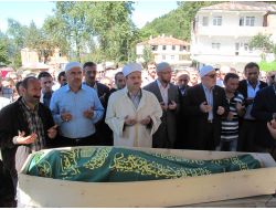 Trafik Kazasında Vefat Eden Emekli Müdür Son Yolculuğuna Uğurlandı
