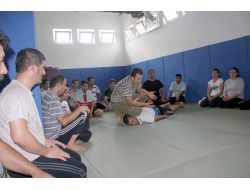 Emniyet Müdürü Personelini Kendi Eğitiyor