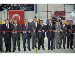 Van'da Spor Salonu Açtı, Okul Sözü Verdi