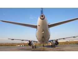 UÇAĞIN KUYRUĞU PİSTE ÇARPTI