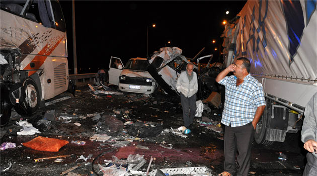 TEM'de trafik kazası: 9 ölü