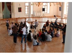 Üniversite Öğrencileri İlk Dersi Şehitlikte Yaptı