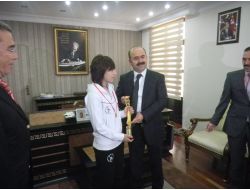 Milli Güreşçi Demirhan Ödüllendirildi