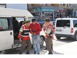 Boşandığı Eşini 3 Yerinden Bıçaklayan Şahıs Adliyeye Çıkarıldı