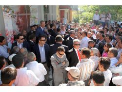 Arınç: Millet Dalga Dalga Ak Partiye Koşuyor