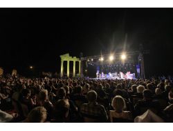 Side'ye Tatile Gelen Turistler Latin Müziğiyle Coştu