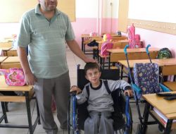 Sakatlar Derneği'nden Engelli Öğrenciye Tekerlekli Sandalye