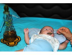 "Bir Çay Kaşığı Saf Zeytinyağı Bebeklerin Kabızlığını Gideriyor"