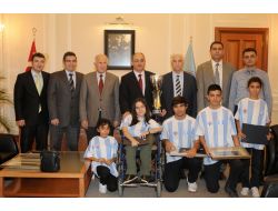 Gazi Üniversitesi'nden Başarılı Satranç Takımı Oyuncularına Ödül