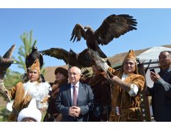 Cemil Çiçek’e Kazakistan'da At Hediye Edildi