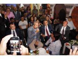 Bakan Eker, Diyarbakır Günleri'nde Türkü Söyledi