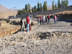 Bomba ellerinde patladı!..