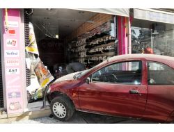 Fren Yerine Gaza Bastı, Dükkana Daldı