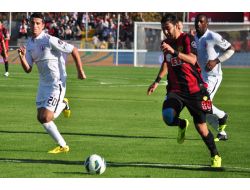 Eskişehirspor: 0 - İstanbul Büyükşehir Belediyespor: 0 (İlk Yarı)