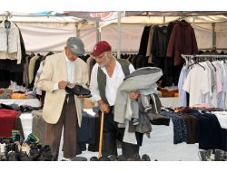 Keçiören'de Hayır Çarşısı İhtiyaç Sahiplerinin Yüzünü Güldürüyor