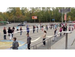 Rus Gençler, Gelecek Kuşaklara 467 Metre Uzunluğunda Vasiyet Bıraktı