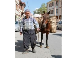 43 Yıldır Tarlada Üretip At Sırtında Pazarlıyor