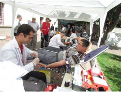 İmamlar, Camiler Haftası'nı Kan Bağışı Yaparak Kutladı