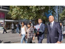 Öğrenciler, Chp'li Vekillerle Birlikte İkinci Öğrenimdeki Harçları Protesto Etti