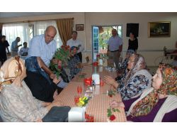 Ak Partililer Yaşlılar Haftasında Huzurevi Sakinlerini Unutmadı