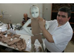 Yurtdışından 2 Bin Liraya Gelen Yanık Elbisesini Üçte Bir Fiyata Üretti