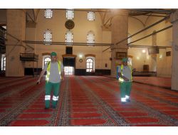 Balıkesir Belediyesi Camileri Gül Suyuyla Yıkıyor