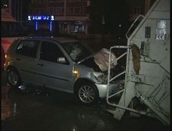 Otomobil Çöp Kamyonuna Arkadan Çarptı: 3 Yaralı