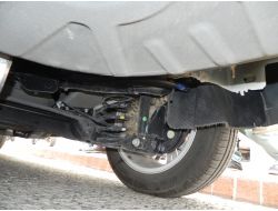 Otomobilin Motor Kısmına Sıkışan Yavru Kedi Araç Sahibini Uğraştırdı