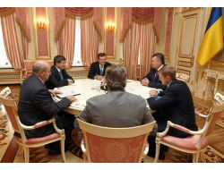 Ukrayna Cumhurbaşkanı Yanukoviç, Davutoğlu’nu Kabul Etti