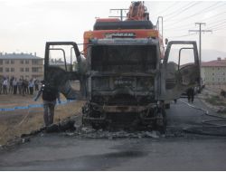 Elektrik Tellerine Takılan Vinci Kurtarmak İsteyen Operatör Yanarak Can Verdi