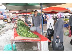 Yozgat Semt Pazarında En Fazla İlgiyi Turşuluk Ürünleri Görüyor