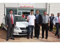 Zirve'den Öğrencisine Sıfır Kilometre Otomobil