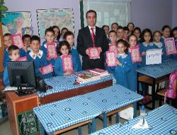 Çıkardıkları Öykü Kitabını Satan Öğrenciler, Sınıfa Projeksiyon Cihazı Aldı