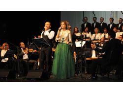 Ertuğrul Ve Aslıhan Erkişi Çifti Bursa'da Sahne Aldı